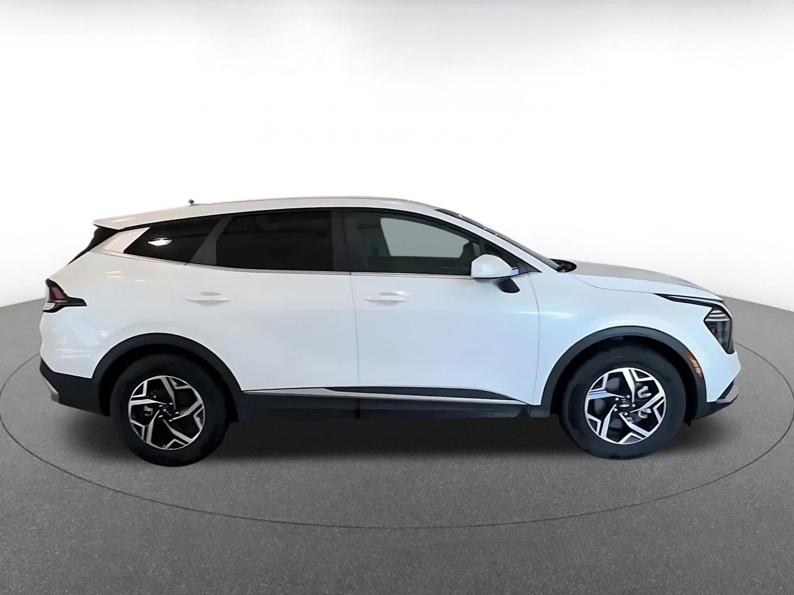 Used 2025 Kia Sportage LX FWD image 11