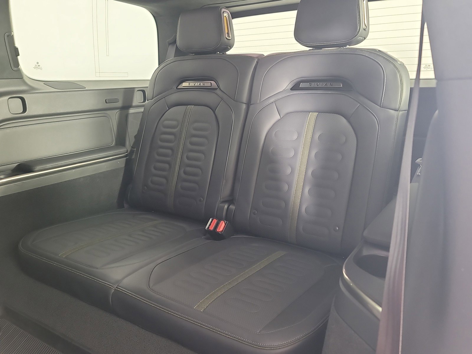 Used 2024 Rivian R1S Adventure image 22
