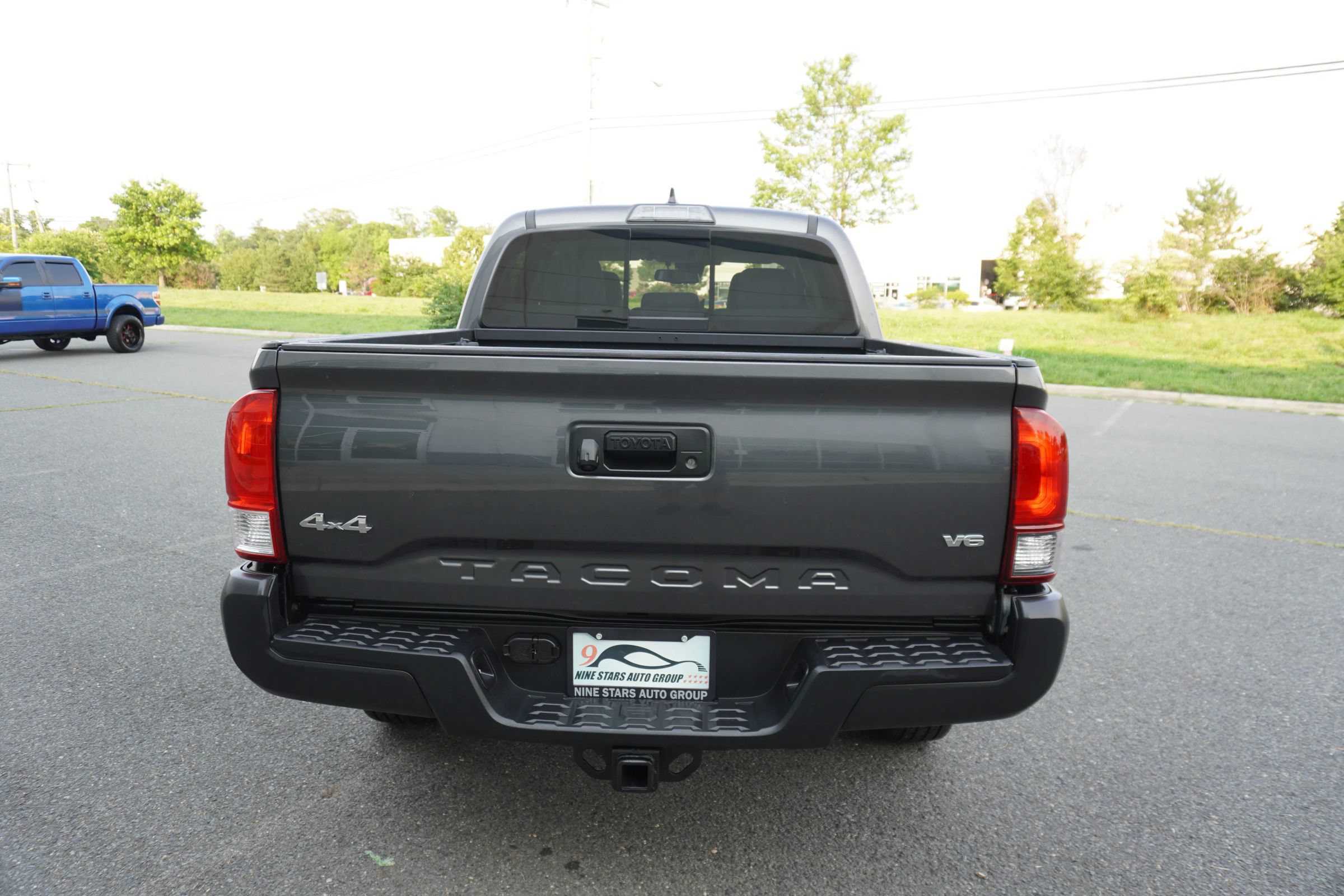 Used 2018 Toyota Tacoma SR5 AWD/4WD image 6