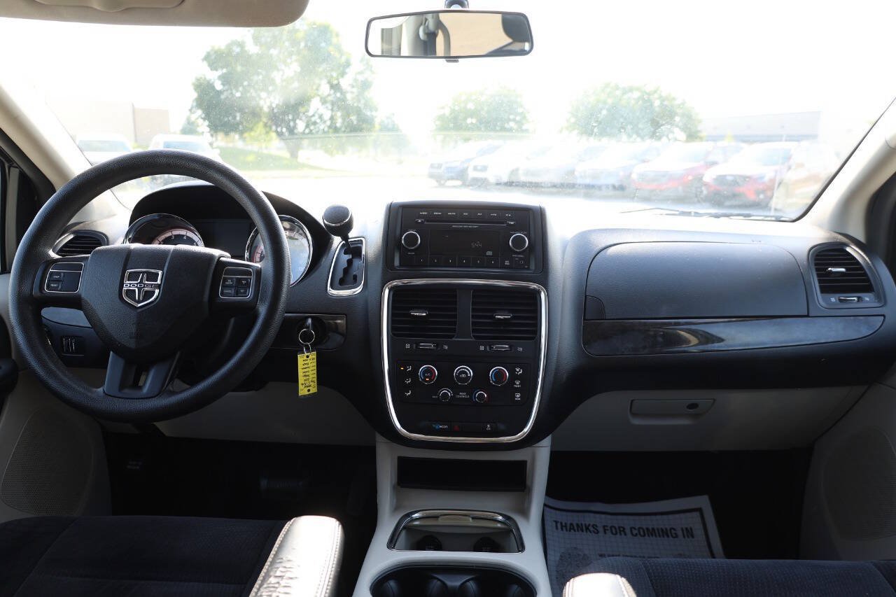 Used 2014 Dodge Grand Caravan SXT FWD image 14