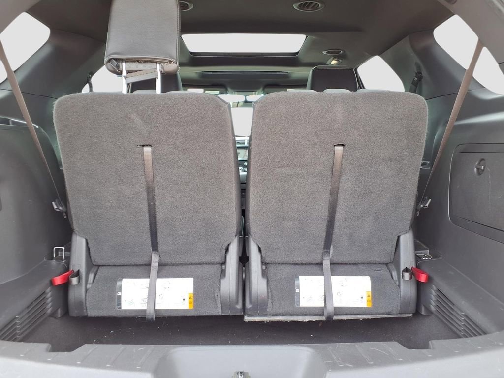 Used 2015 Ford Explorer XLT w/ Equipment Group 202B FWD image 30