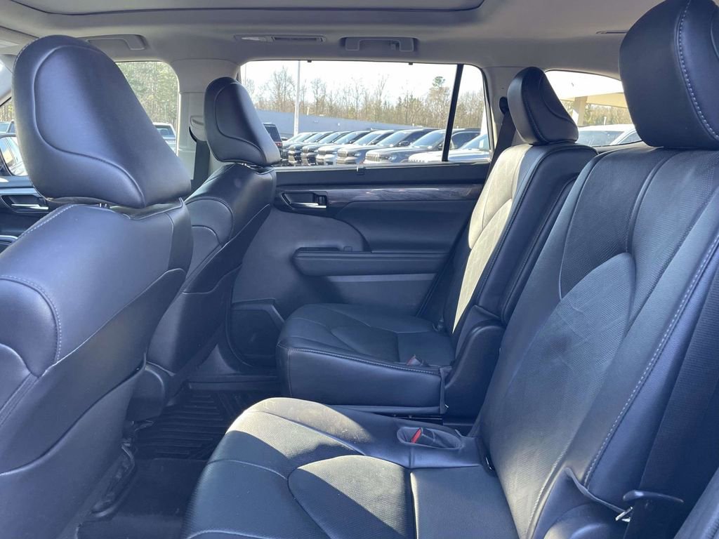 Used 2022 Toyota Highlander Platinum image 18