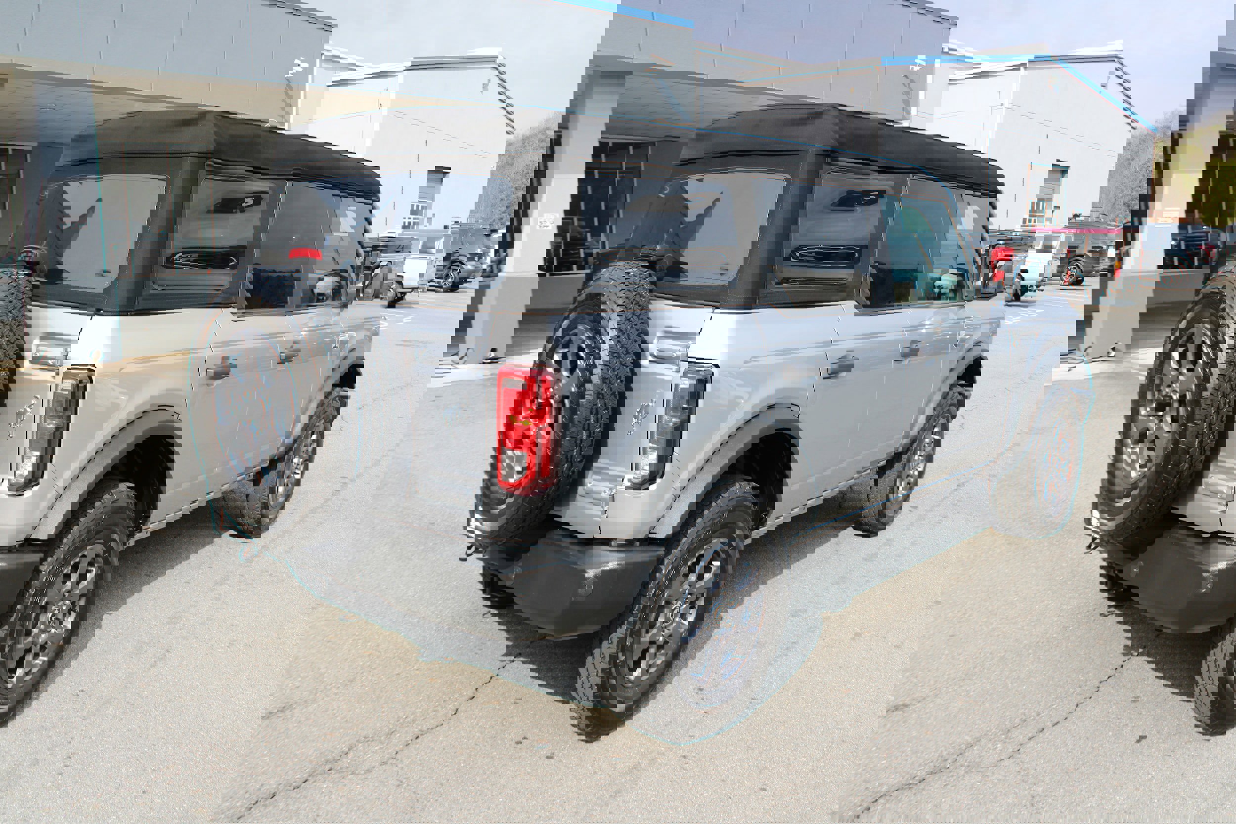 Used 2023 Ford Bronco Big Bend image 3
