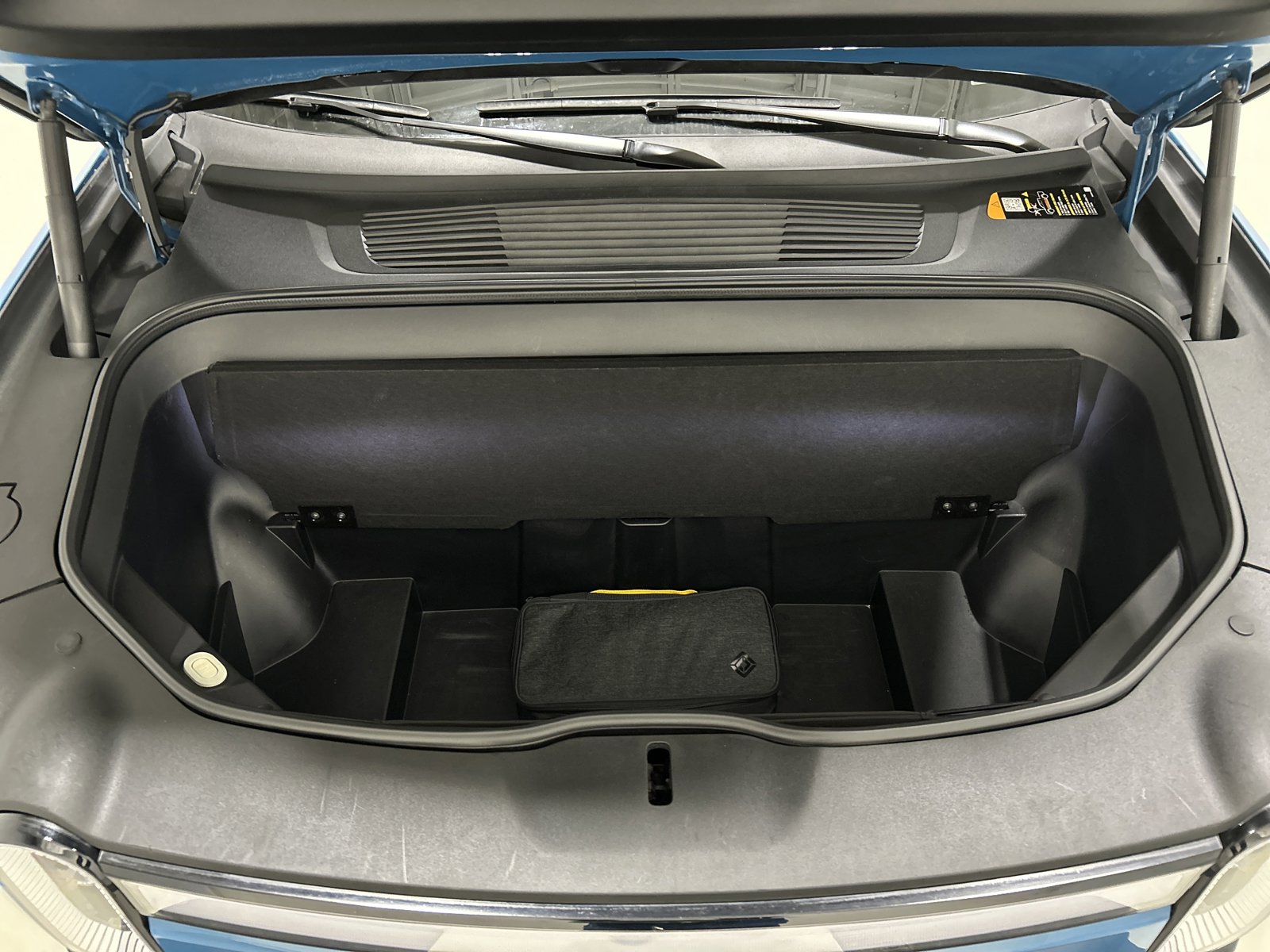 Used 2023 Rivian R1T Adventure image 14