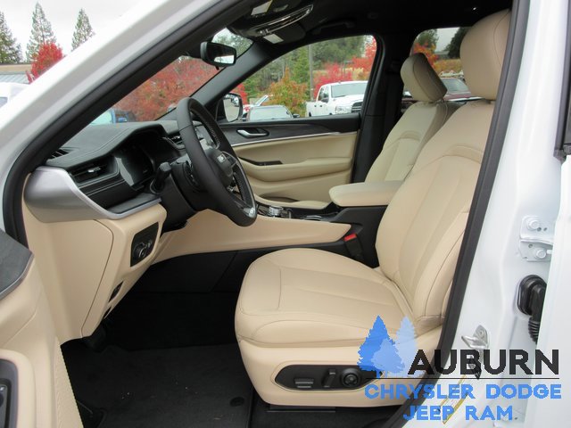 New 2025 Jeep Grand Cherokee L Limited w/ Black Appearance Package image 6