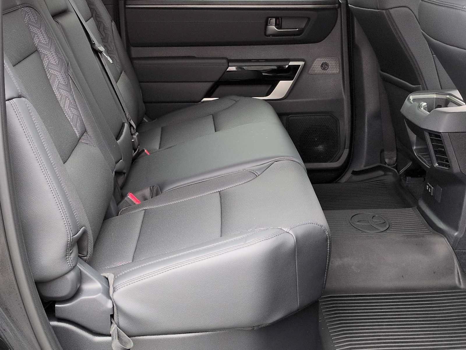 Used 2025 Toyota Tundra Limited AWD/4WD image 21