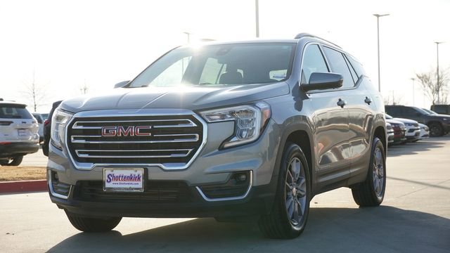 Used 2024 GMC Terrain SLT image 3