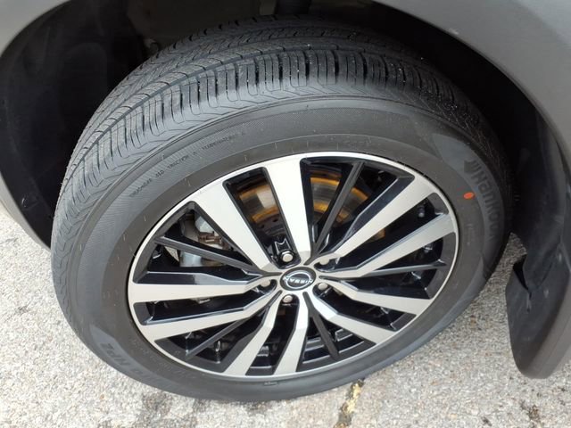 Certified 2024 Nissan Pathfinder Platinum w/ Black Appearance Package image 22