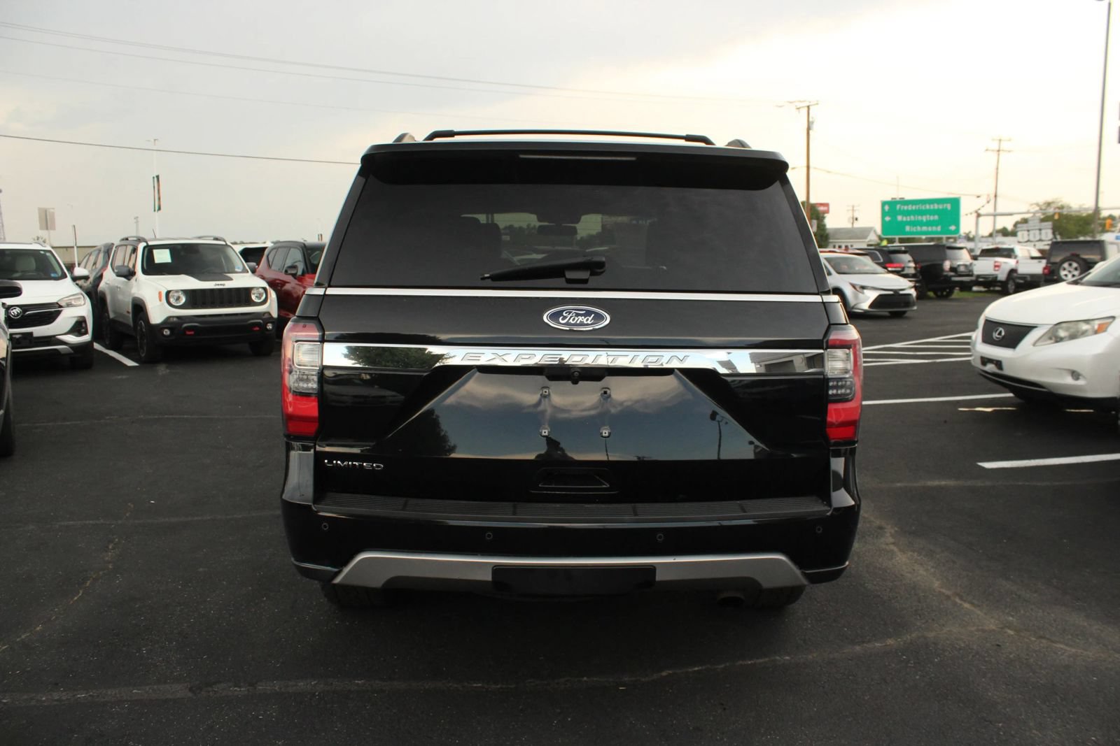 Used 2018 Ford Expedition Limited w/ Equipment Group 302A AWD/4WD image 6