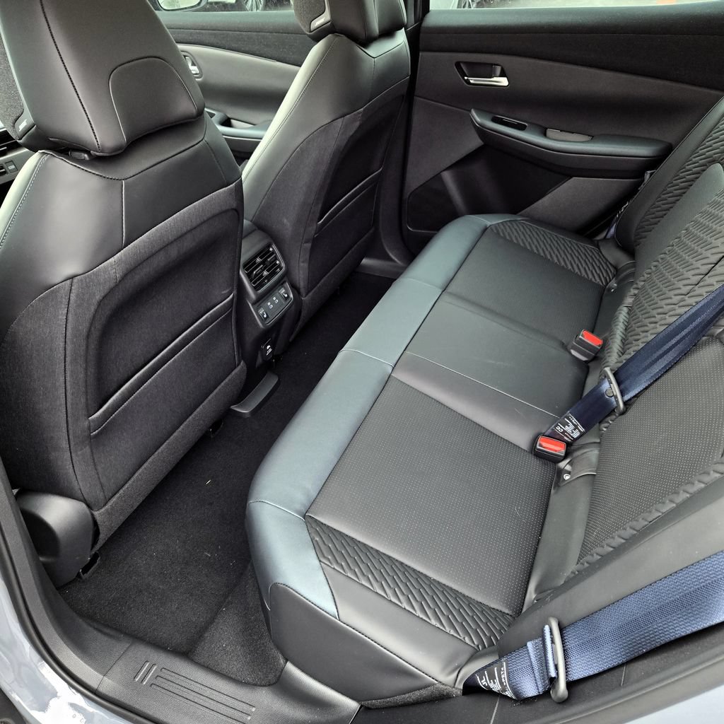New 2026 Nissan Leaf Platinum+ w/ Cargo Package (Platinum+) FWD image 10