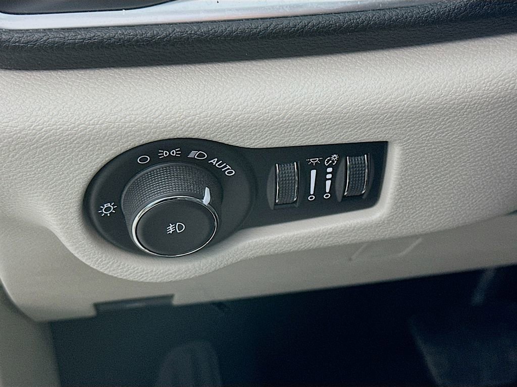 Certified 2020 Chrysler Pacifica Limited image 15