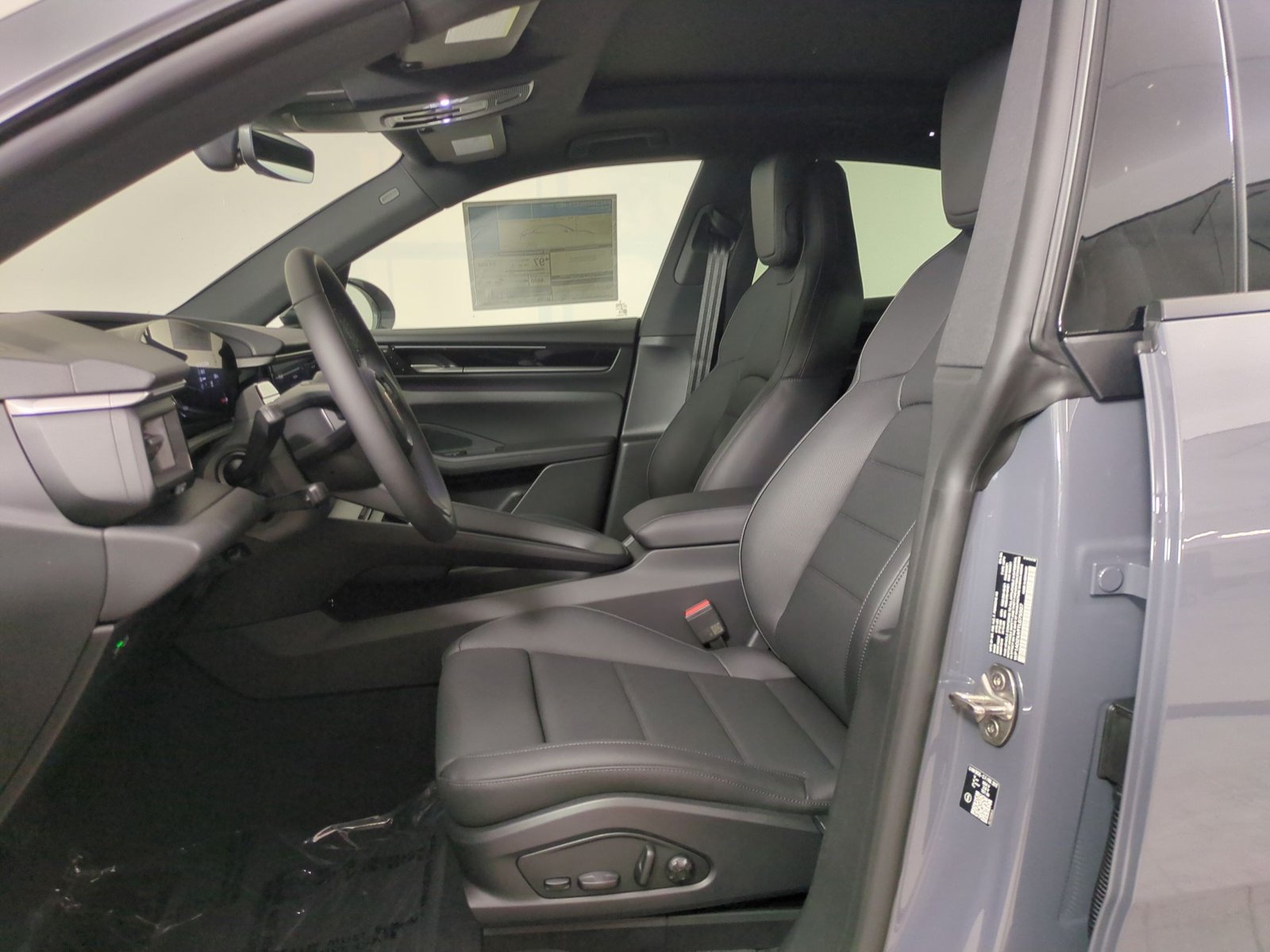 New 2026 Porsche Macan Electric RWD image 5