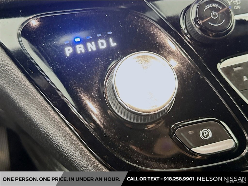 Used 2022 Chrysler Pacifica Limited w/ Uconnect Theater Family Group image 17