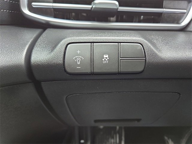 Certified 2024 Hyundai Elantra SEL image 18