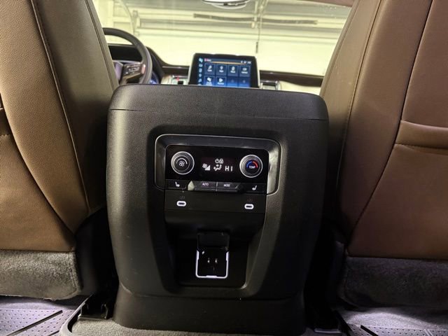Used 2024 Chevrolet Suburban High Country image 28