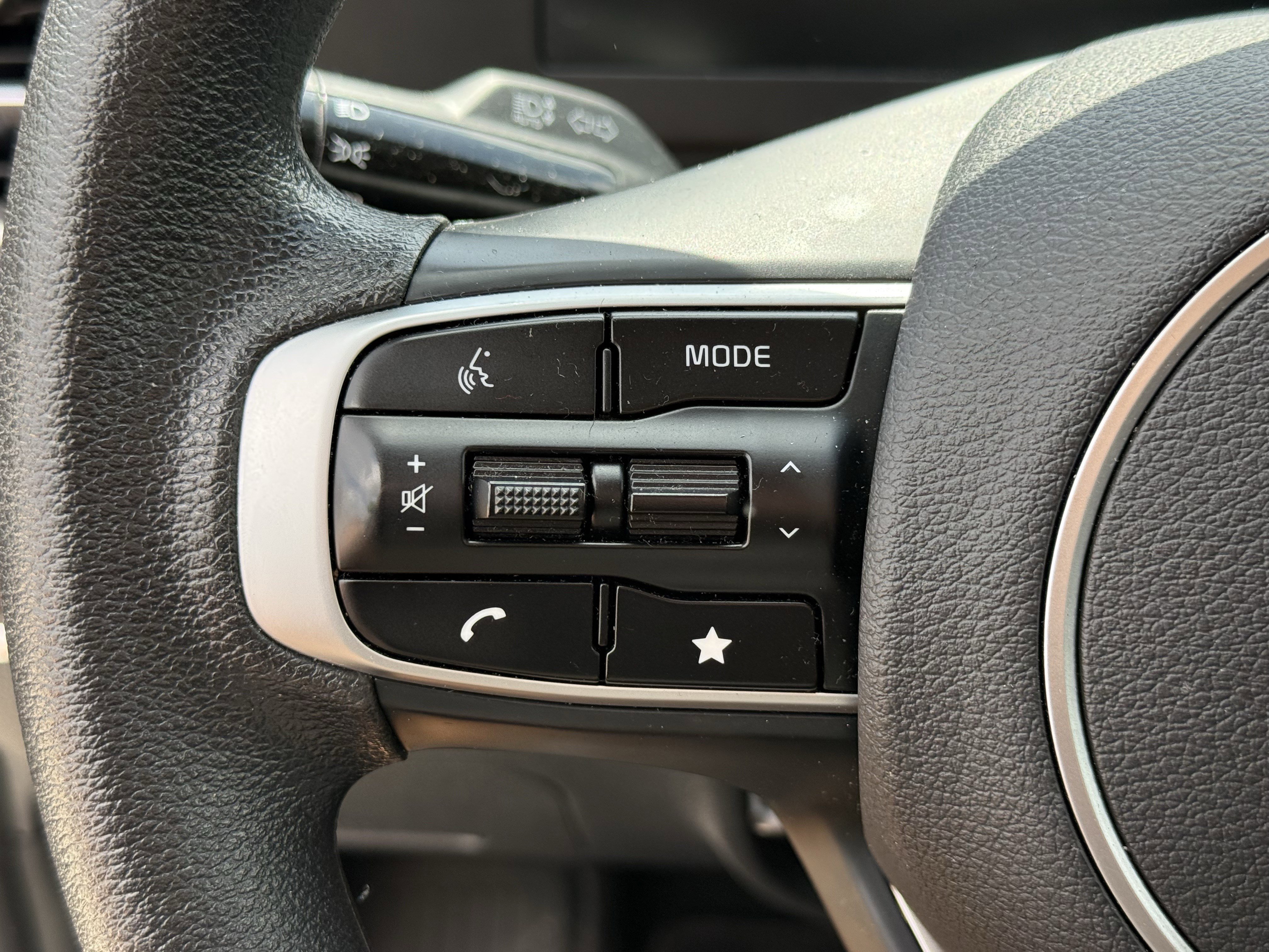 Used 2025 Kia Sportage LX image 17