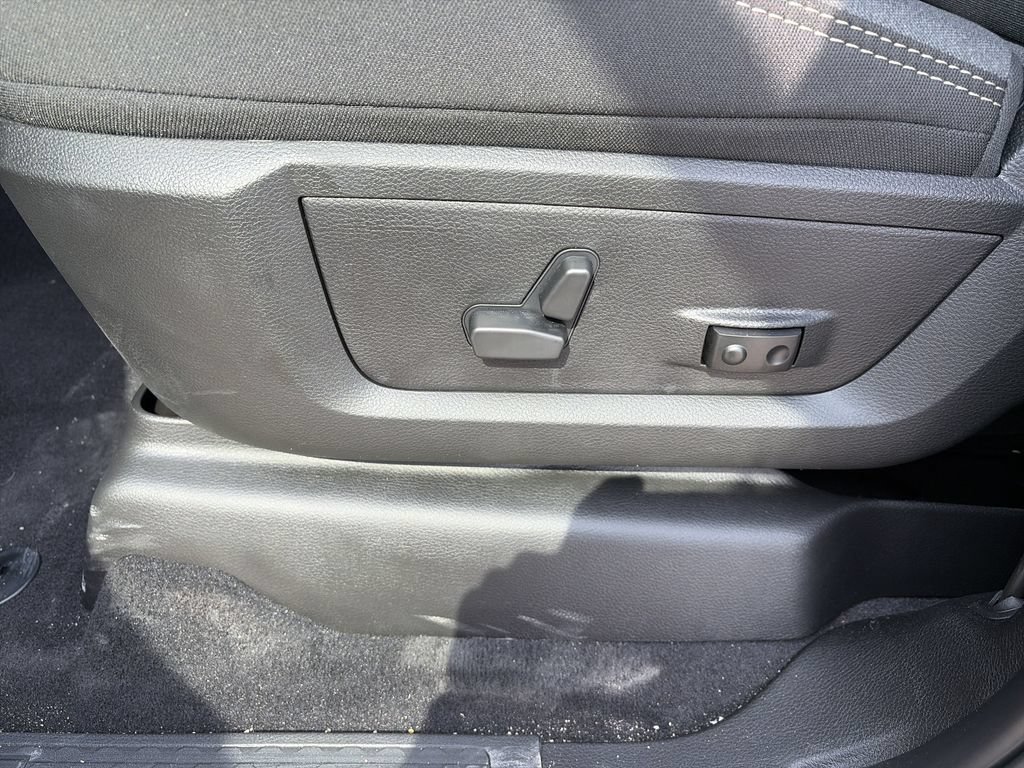 New 2026 RAM 2500 Big Horn AWD/4WD image 12