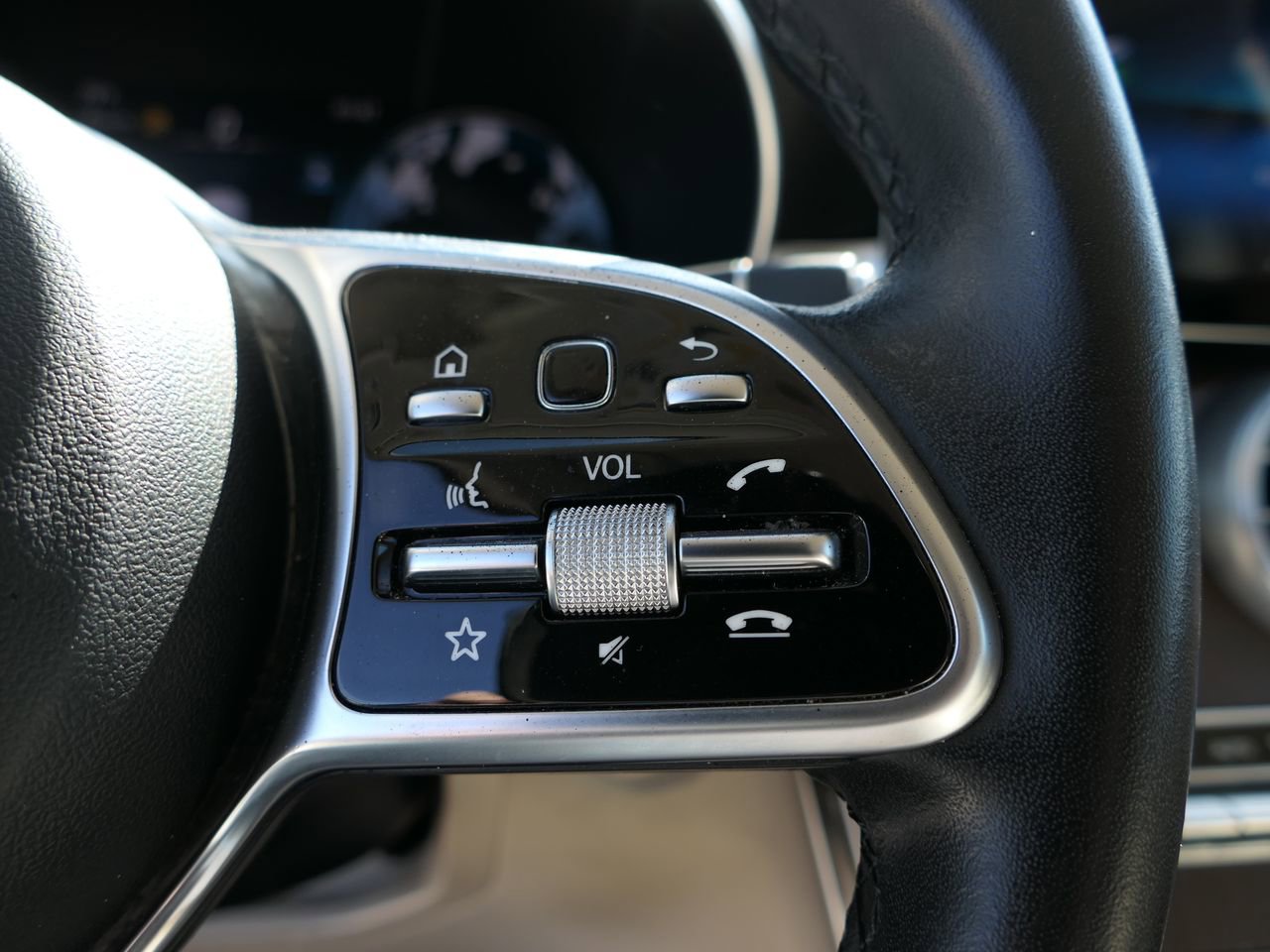 Used 2022 Mercedes-Benz GLC 300 4MATIC w/ Premium Package Lite image 16