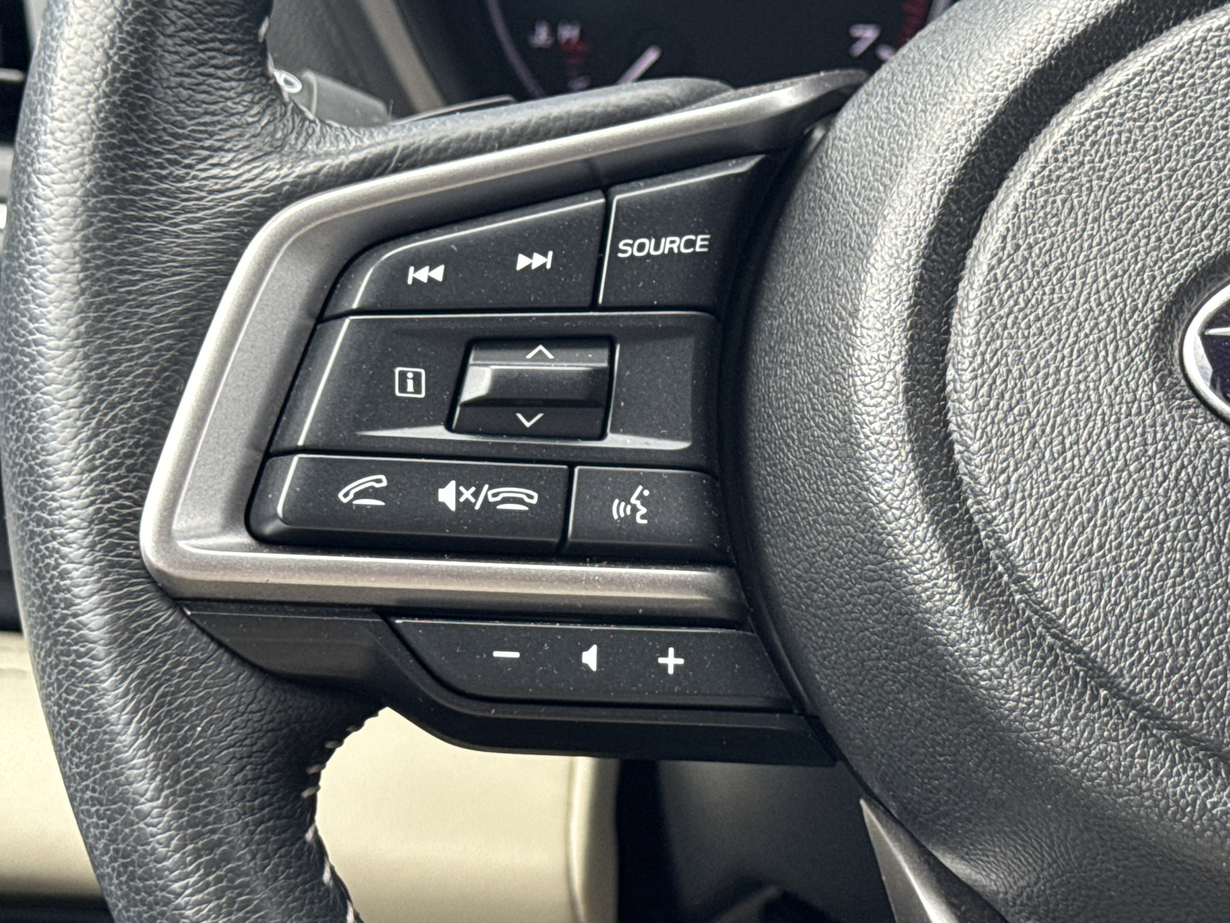 Certified 2023 Subaru Ascent Limited image 5