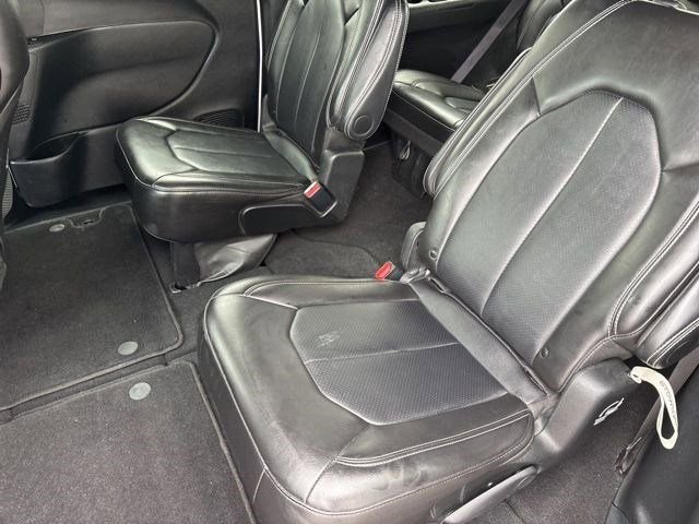 Used 2025 Chrysler Pacifica Select image 29