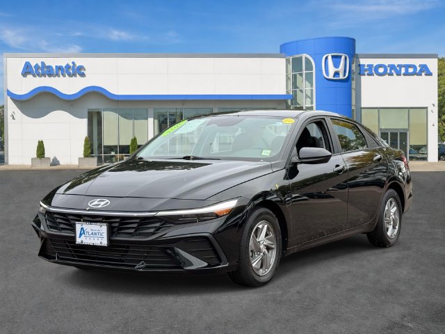Used 2025 Hyundai Elantra SE FWD image 2