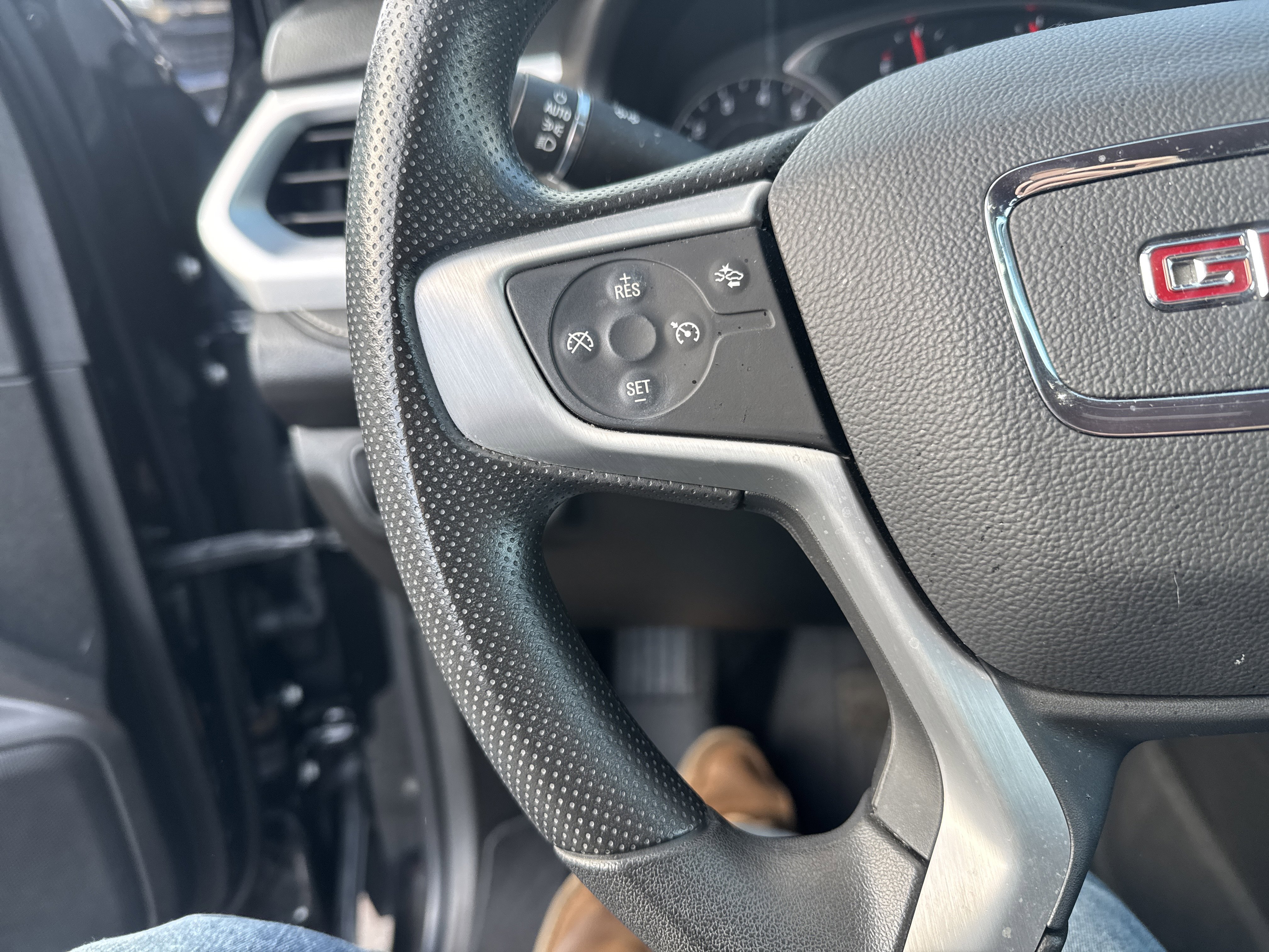 Used 2021 GMC Acadia SLE w/ Driver Convenience Package image 19