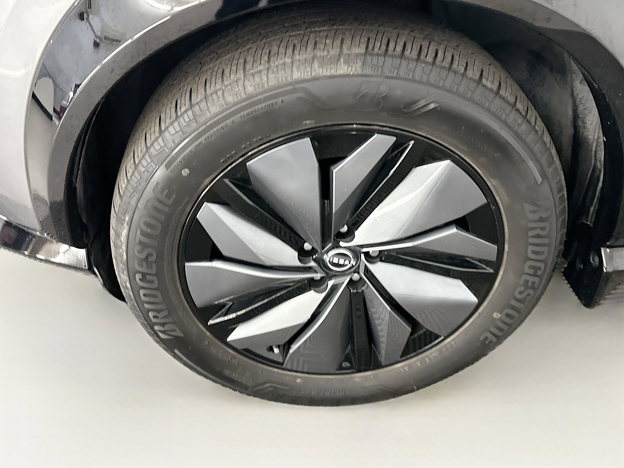 Used 2023 Nissan Ariya AWD image 11