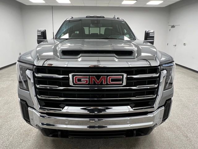 Used 2025 GMC Sierra 3500 SLT w/ SLT Premium Package image 3