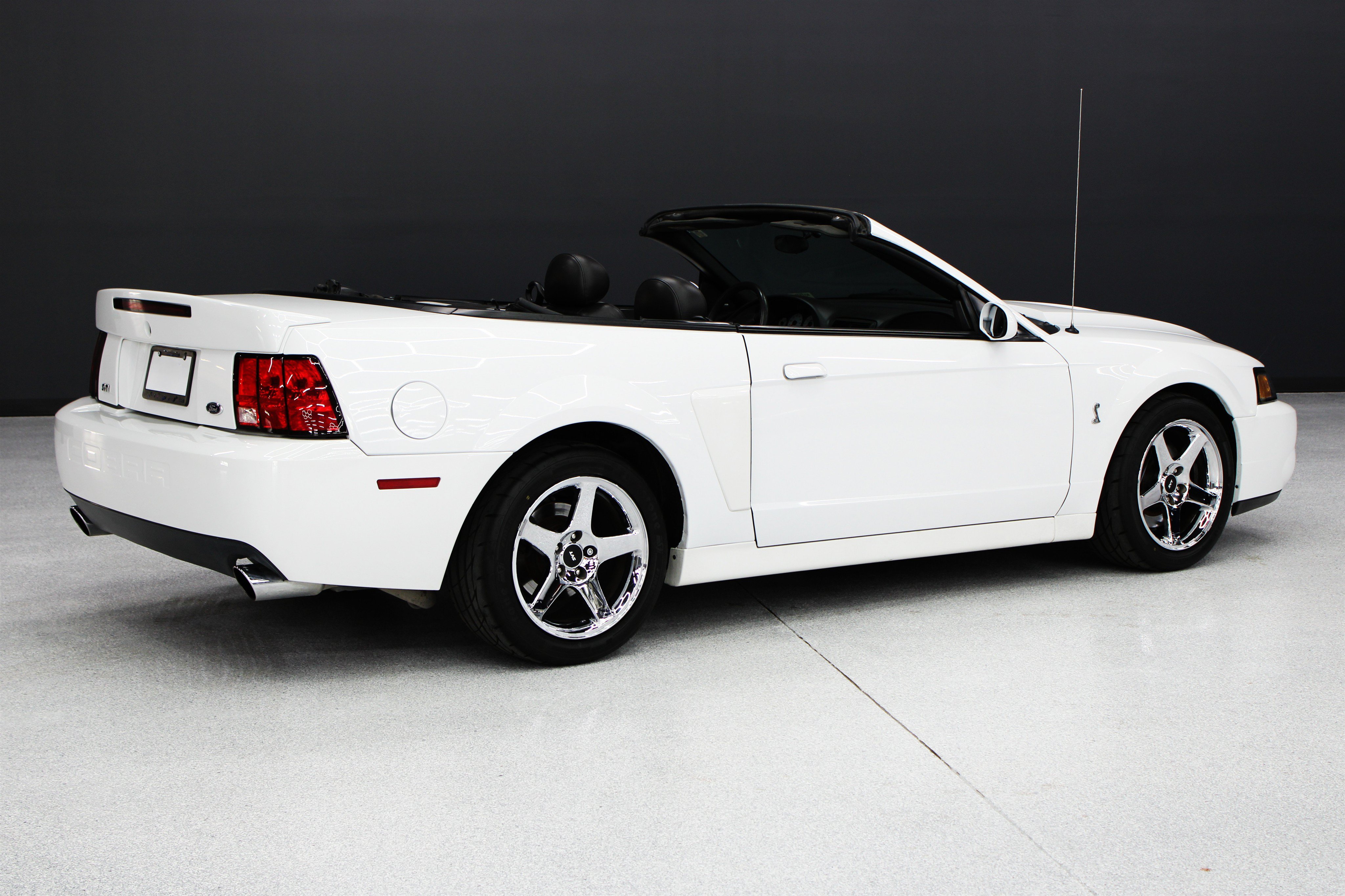 Used 2004 Ford Mustang Cobra RWD image 23