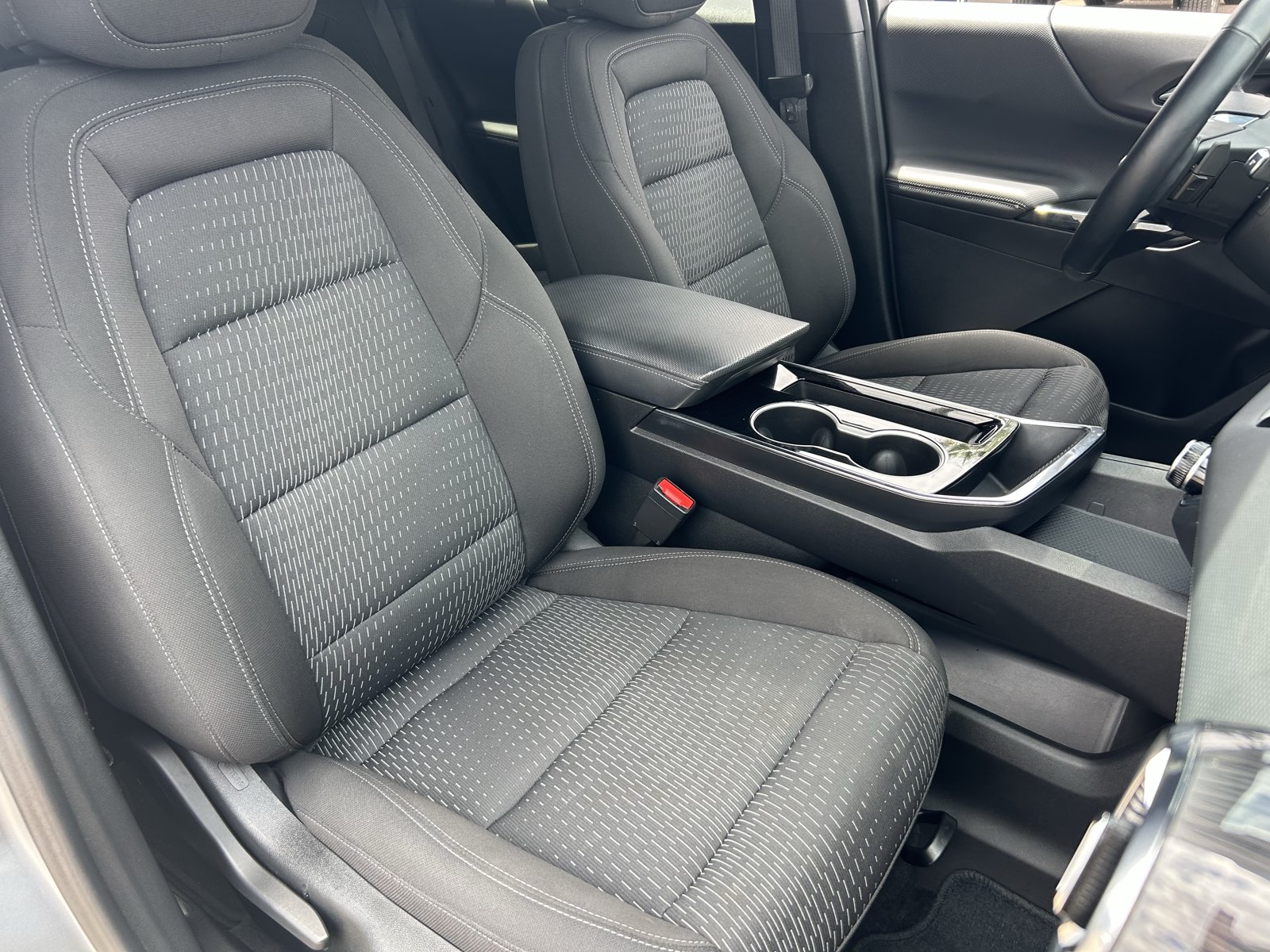 Used 2025 Chevrolet Equinox LT FWD image 11