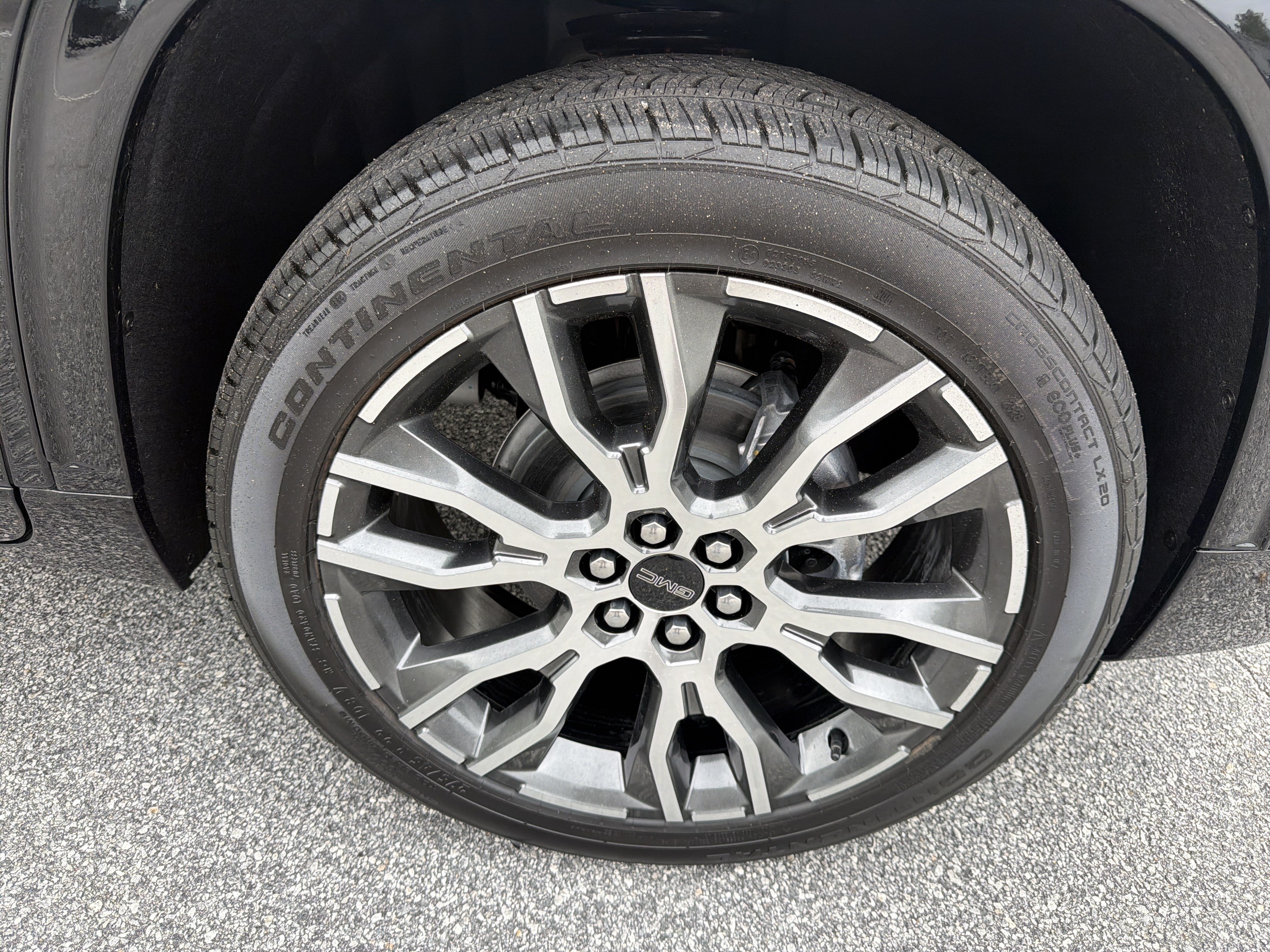 New 2027 GMC Acadia Denali Ultimate w/ LPO, Floor Liner Package FWD image 13