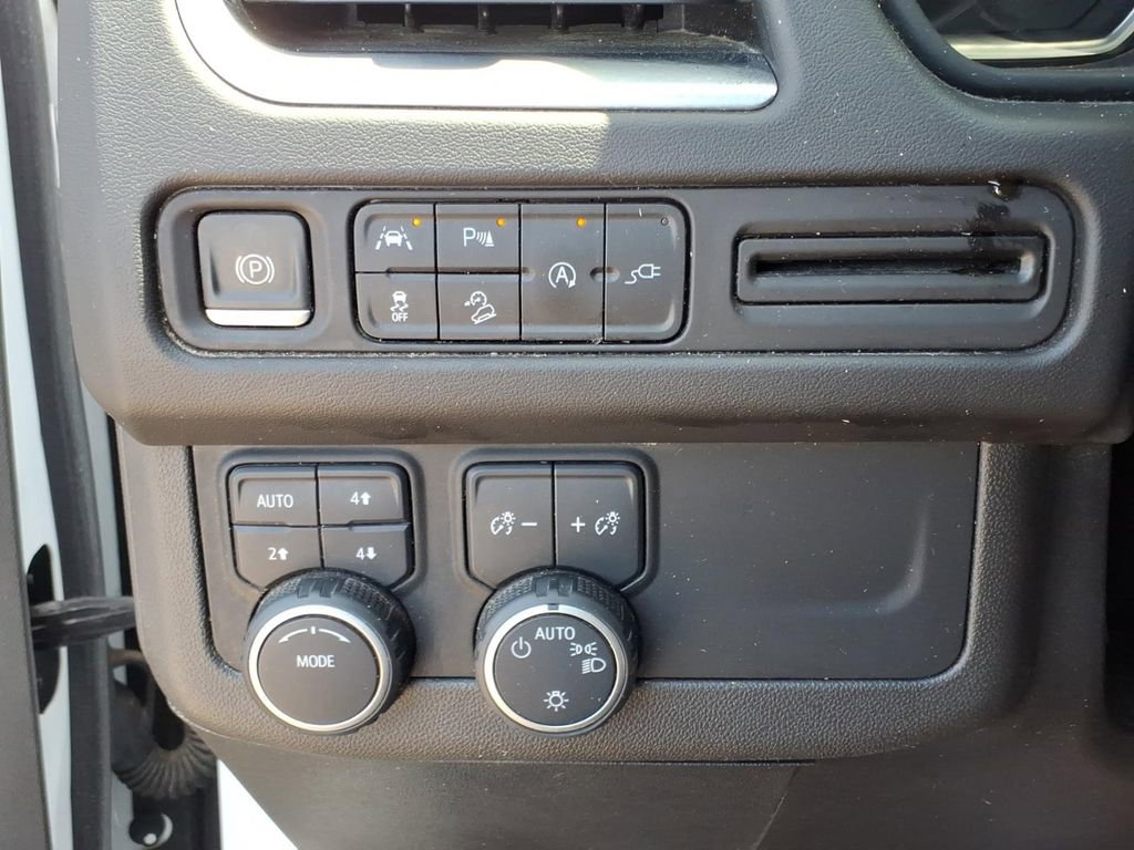 Used 2021 Chevrolet Suburban Premier AWD/4WD image 18