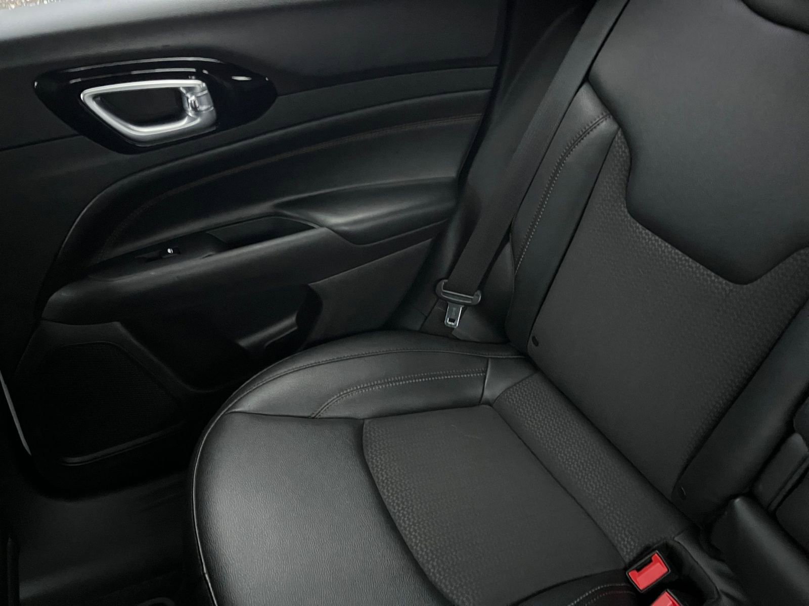 Used 2025 Jeep Compass Trailhawk image 38