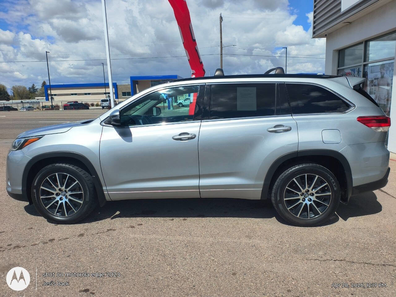 Used 2018 Toyota Highlander SE w/ Carpet Mat Package (TMS) AWD/4WD image 9