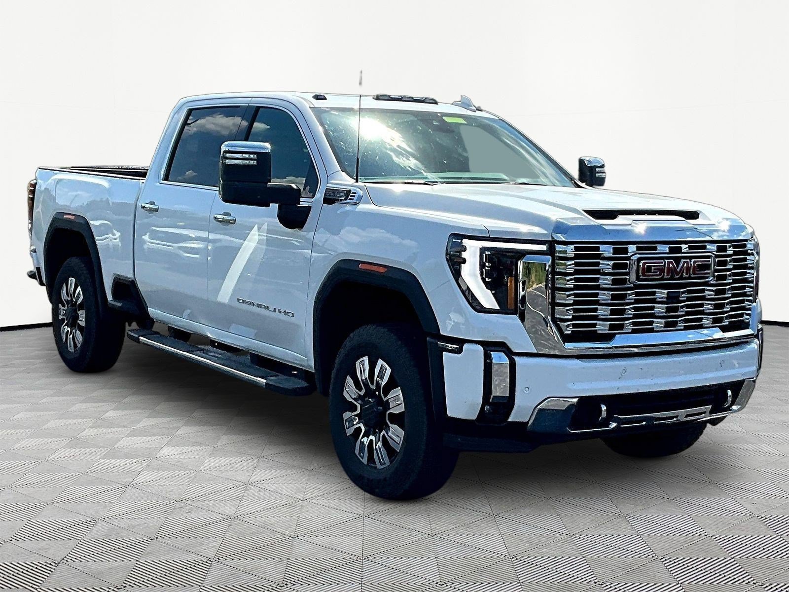 Used 2026 GMC Sierra 2500 Denali w/ Denali Reserve Package AWD/4WD image 3