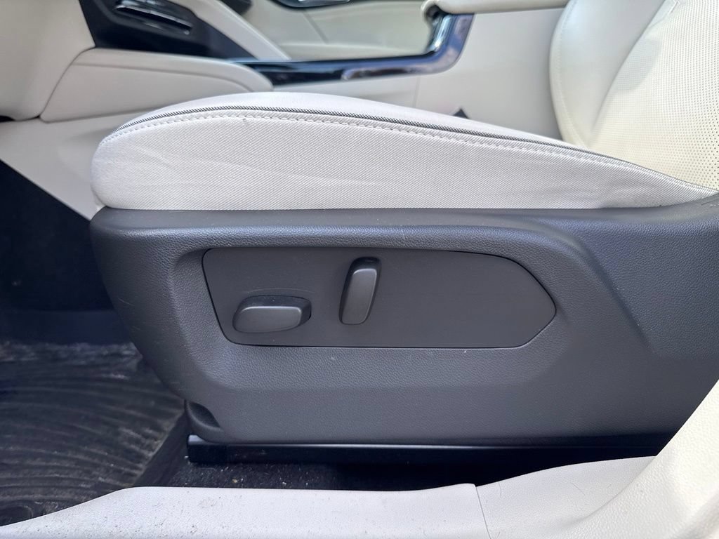 Used 2023 Buick Envision Essence AWD/4WD image 13