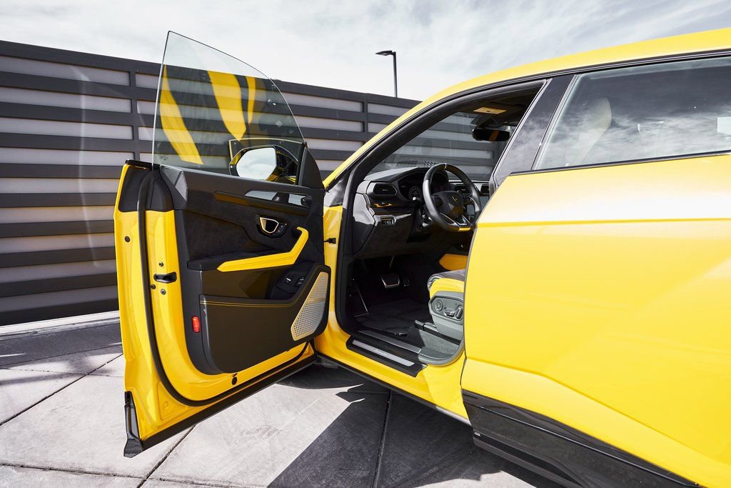 Used 2021 Lamborghini Urus AWD/4WD image 29