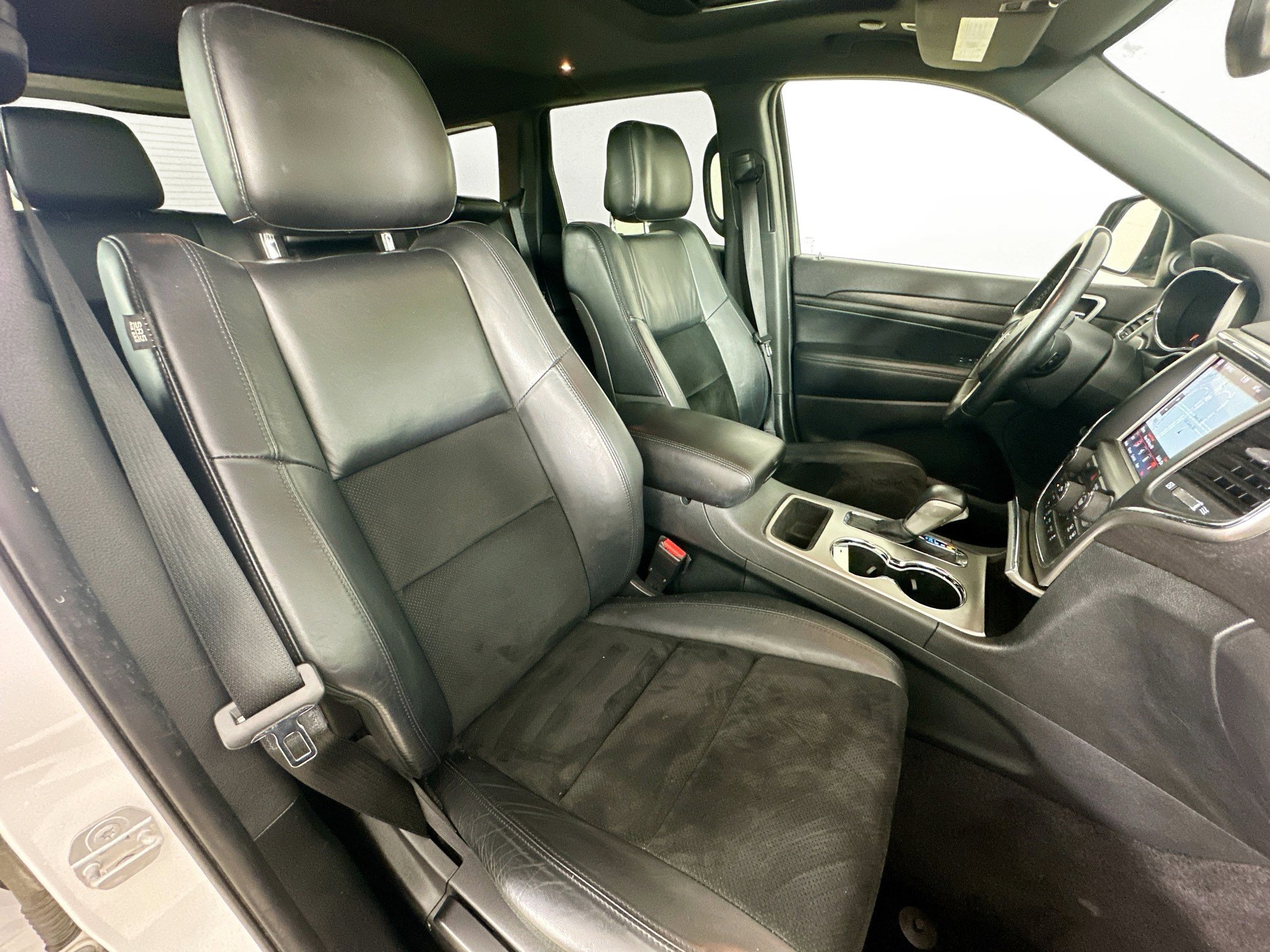 Used 2018 Jeep Grand Cherokee Altitude AWD/4WD image 34