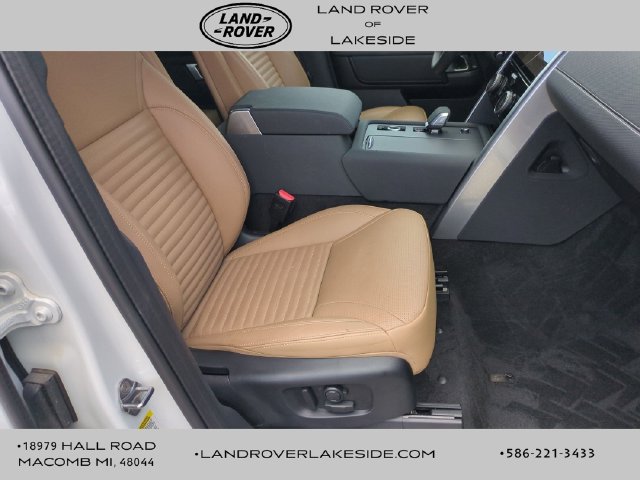 Used 2025 Land Rover Discovery Dynamic SE AWD/4WD image 18