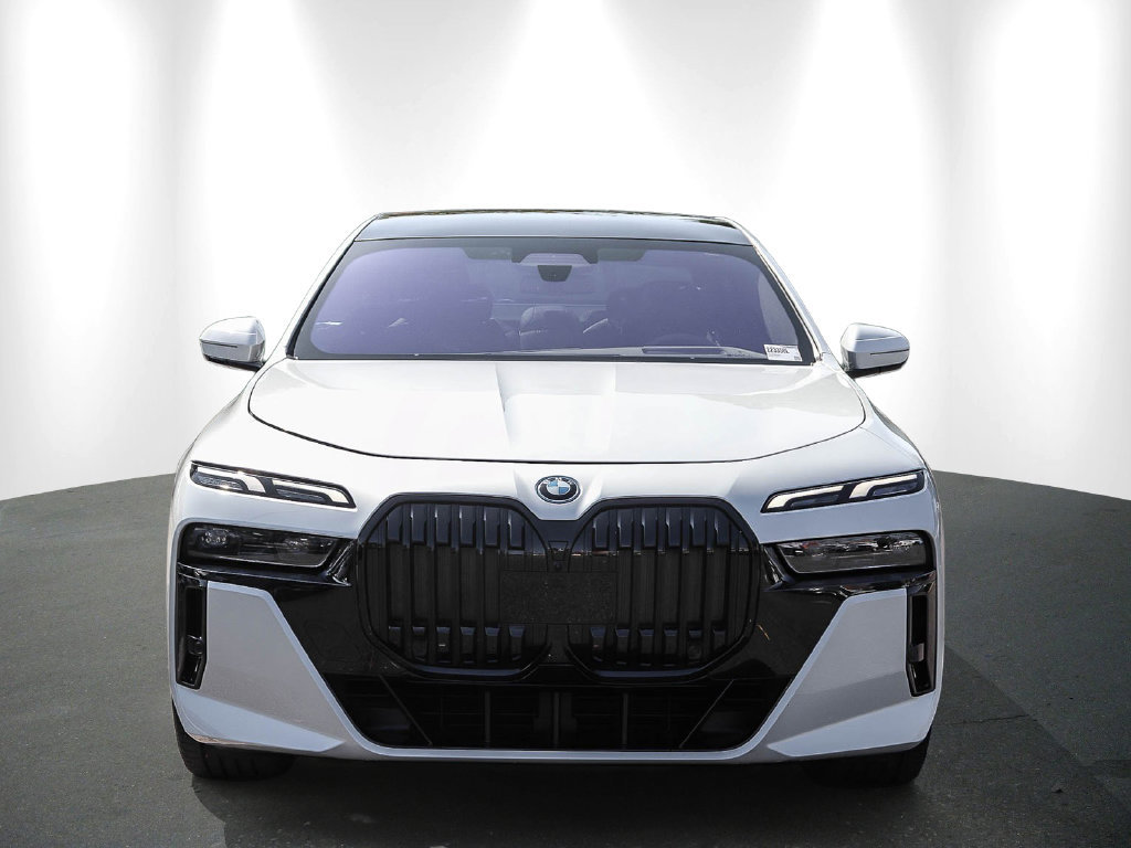 Certified 2023 BMW i7 xDrive60 AWD/4WD image 2