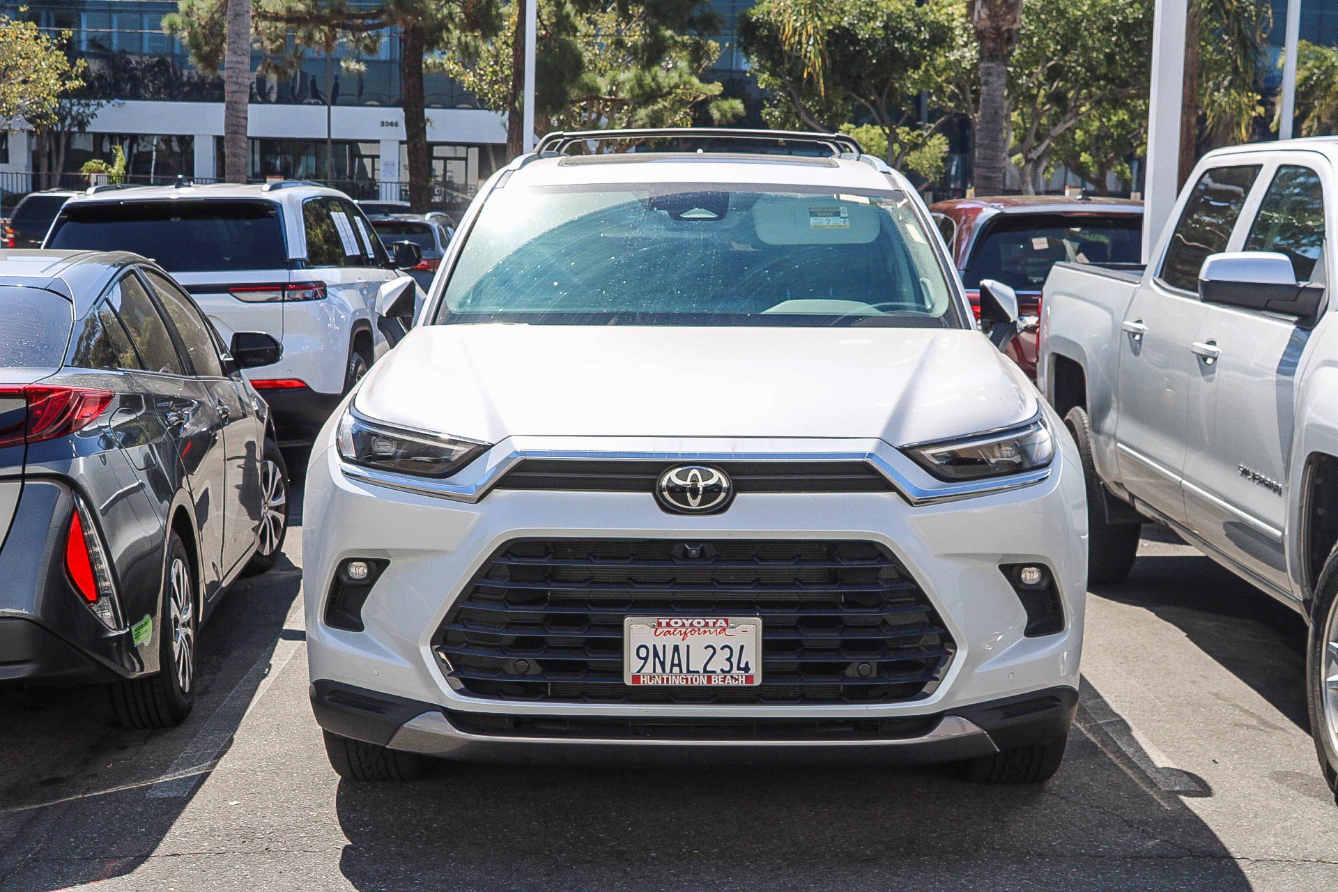 Used 2024 Toyota Grand Highlander AWD image 2