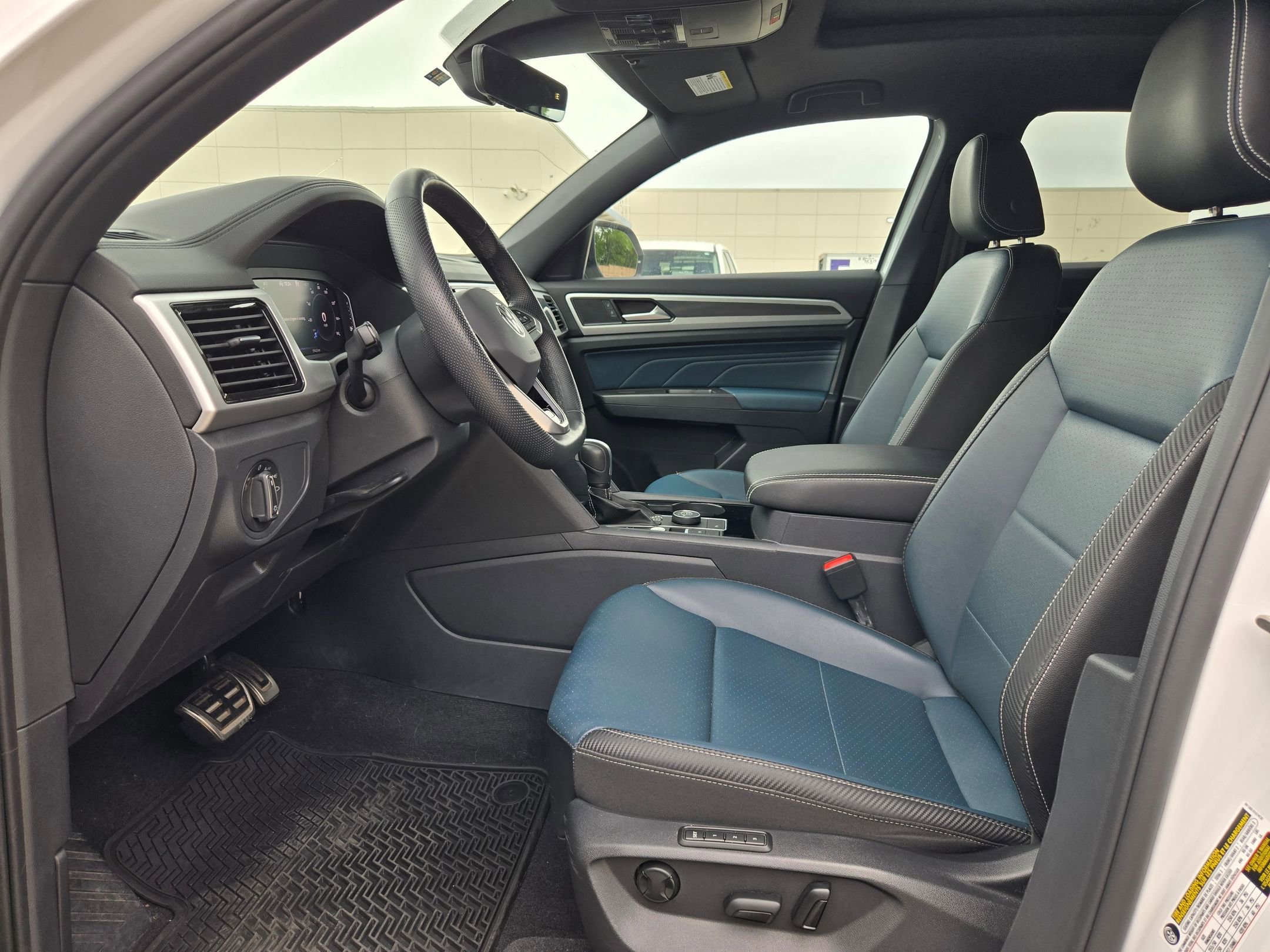 Used 2023 Volkswagen Atlas Cross Sport SEL R-Line AWD/4WD image 9