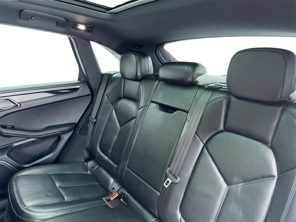 Used 2024 Porsche Macan image 40