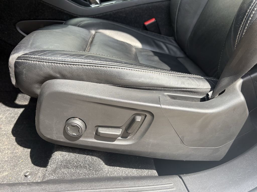 Used 2023 Volvo XC40 B5 Plus w/ Driver Assist Package image 13