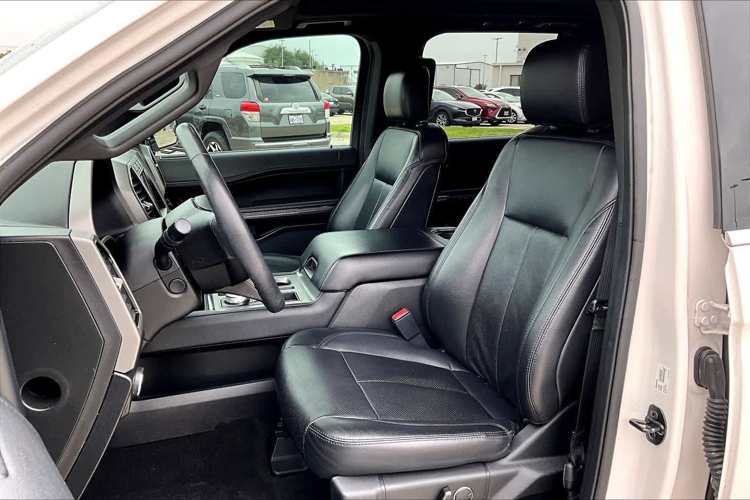 Used 2019 Ford Expedition XLT w/ Equipment Group 202A RWD image 8
