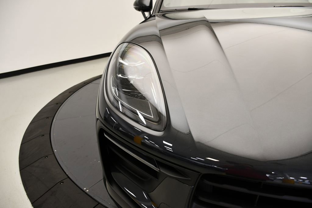 Certified 2025 Porsche Macan image 14