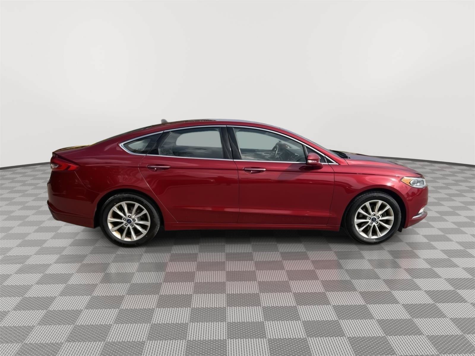 Used 2017 Ford Fusion SE w/ Fusion SE Technology Package FWD image 7
