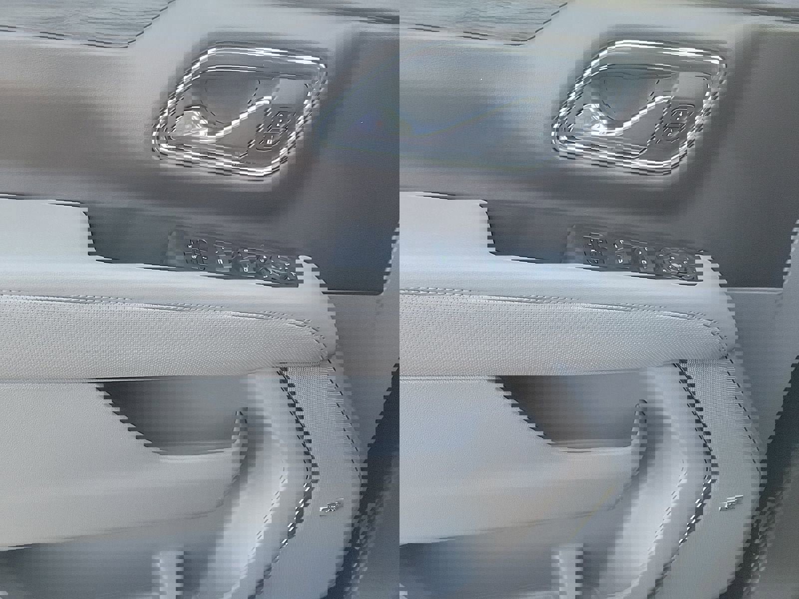 Used 2023 GMC Yukon SLT w/ SLT Luxury Package image 20