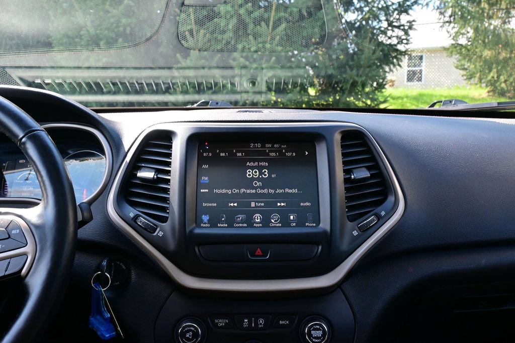 Used 2016 Jeep Cherokee 75th Anniversary AWD/4WD image 31