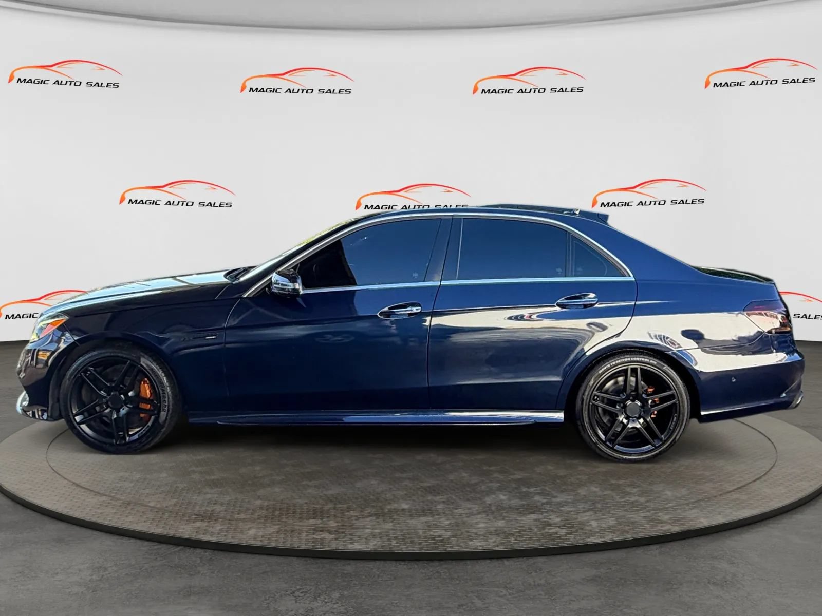 Used 2014 Mercedes-Benz E 550 4MATIC Sedan image 7